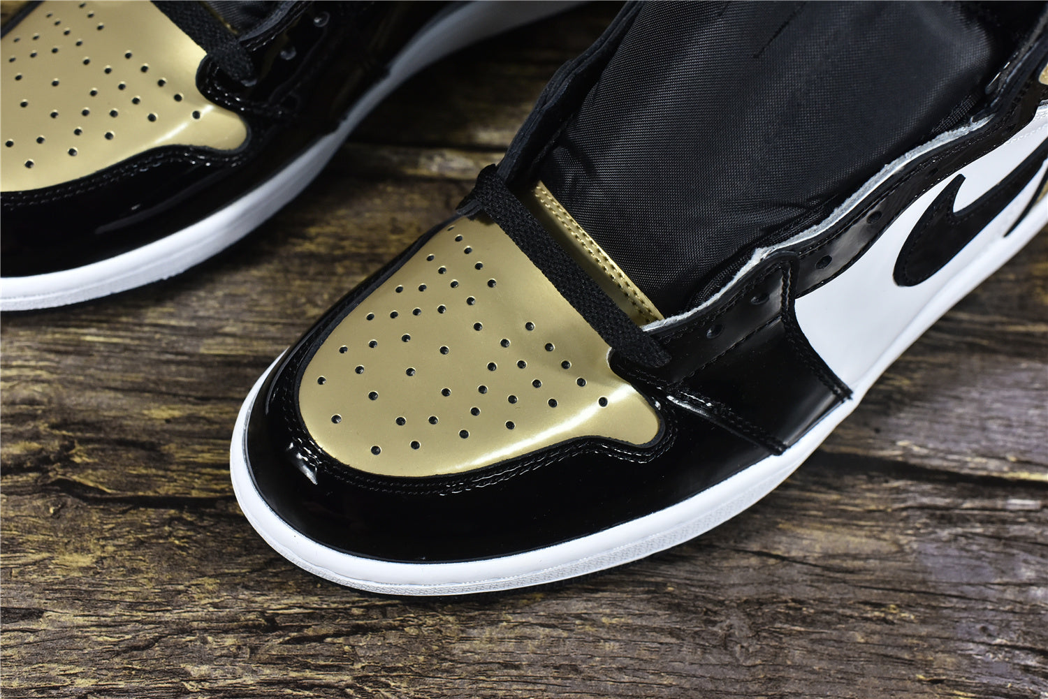 Air Jordan 1 High 'Gold Toe Patent'